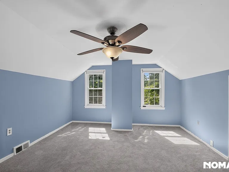 442 Westshire Dr — Photo 23