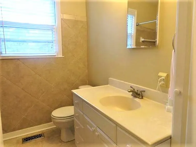 1020 Elm Ave — Photo 10