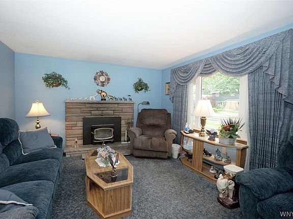 4th image of 120 Community Dr