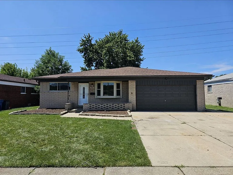 28423 Flanders Ave — Photo 1