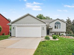 2500 S Pepper Ridge Ave, Sioux Falls, SD 57103