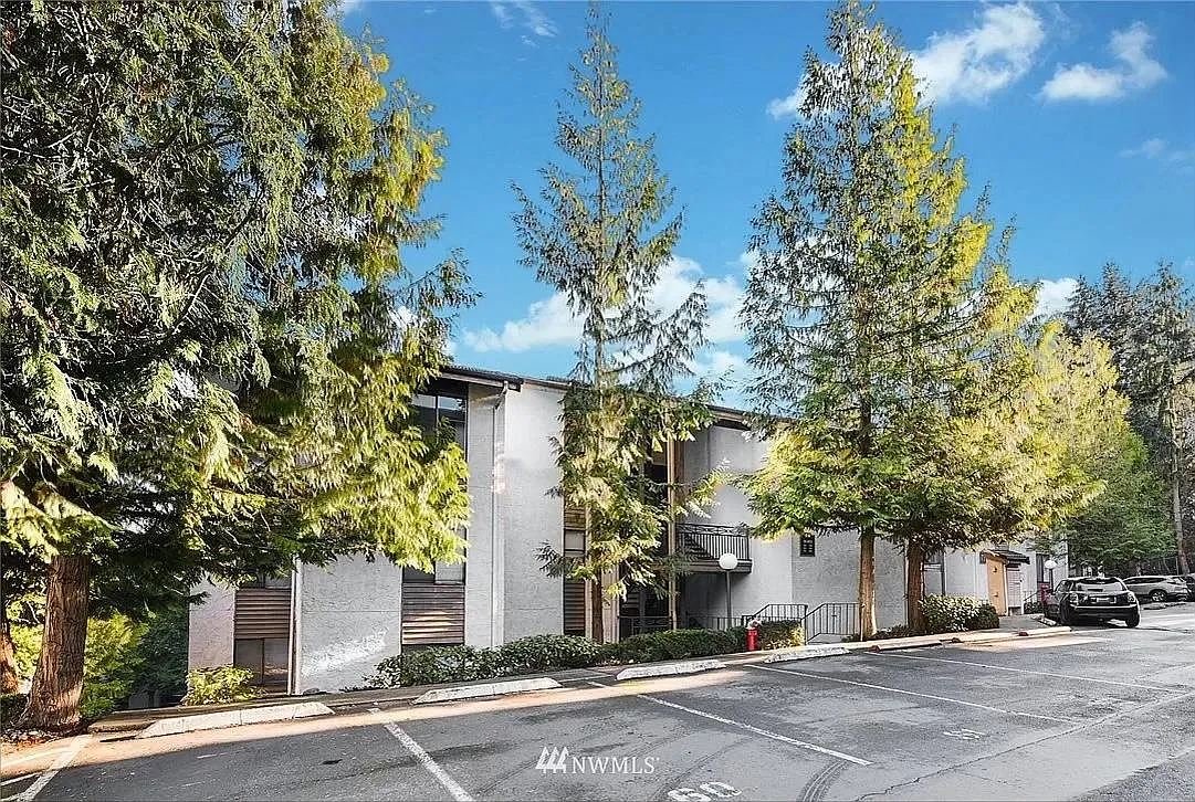 2 bed, 1.5 bath, 1028 sqft, $2,650 — Photo 2