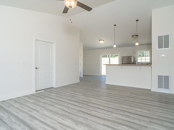 5th image of 2302 Brentwood Dr Lot 64