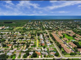 9072 SE Sandridge Ave, Hobe Sound, FL 33455