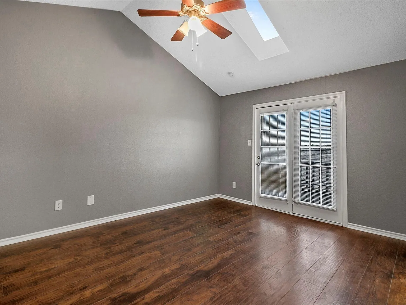 814 Custer St; Arlington 76014 - 1 — Photo 2