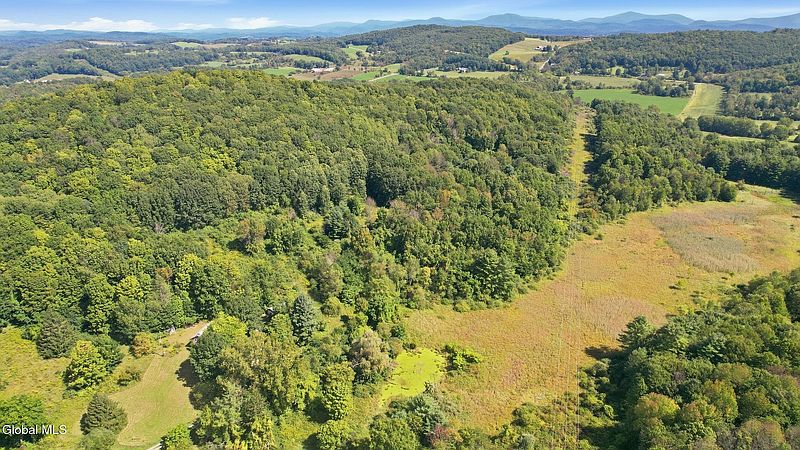 4th image of 674 Dunbar Road