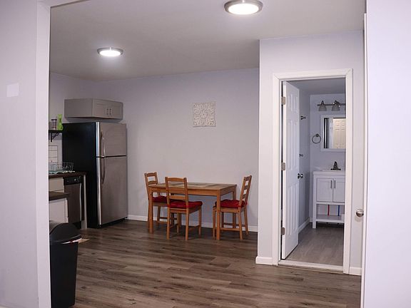 5th image of 123 Whitney Pl