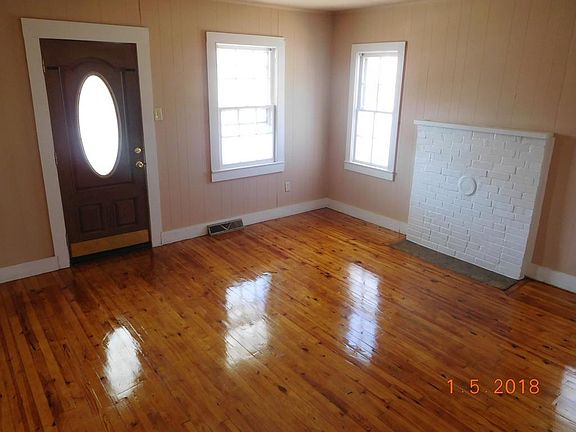 4th image of 211 E Louisiana Ave