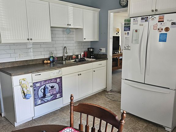 2nd image of 905 E Broadwell St