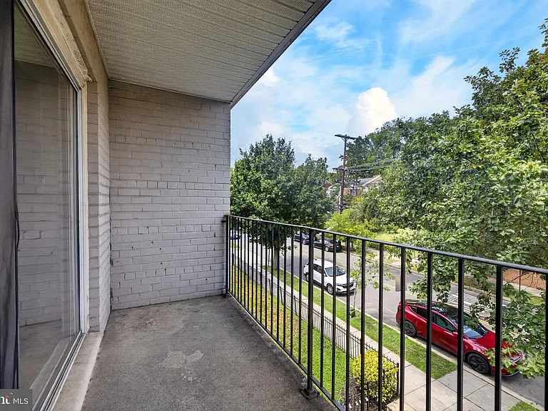 625 Chesapeake St SE #301 — Photo 7