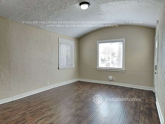4th image of 2627 S Dunsmuir Ave