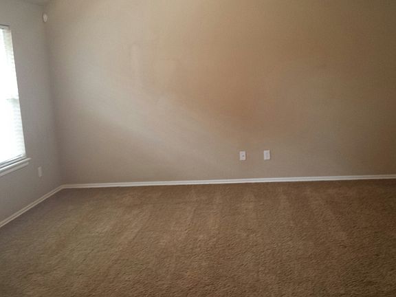 4th image of 923 Beaumont Sq