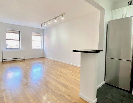 5th image of 186 W 80th St APT 6E