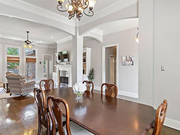 4th image of 1210 Scarlet Oak Ln