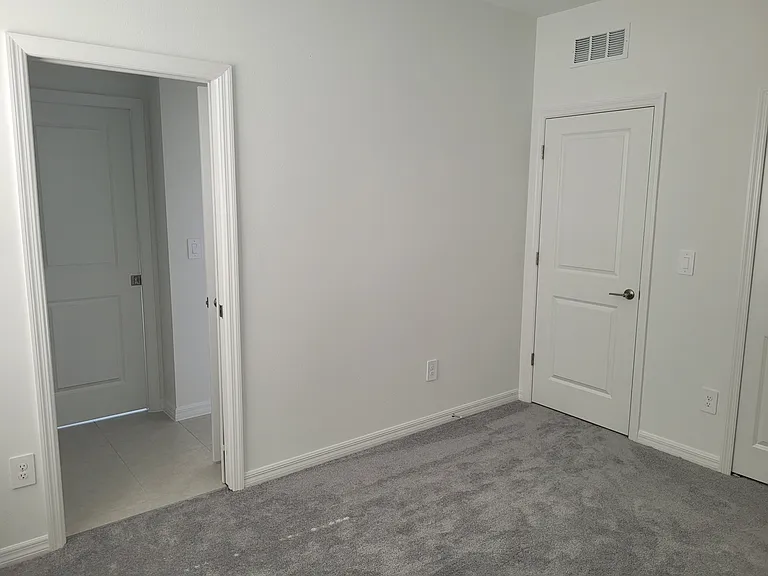 10814 Fort White Ct #10814 — Photo 12