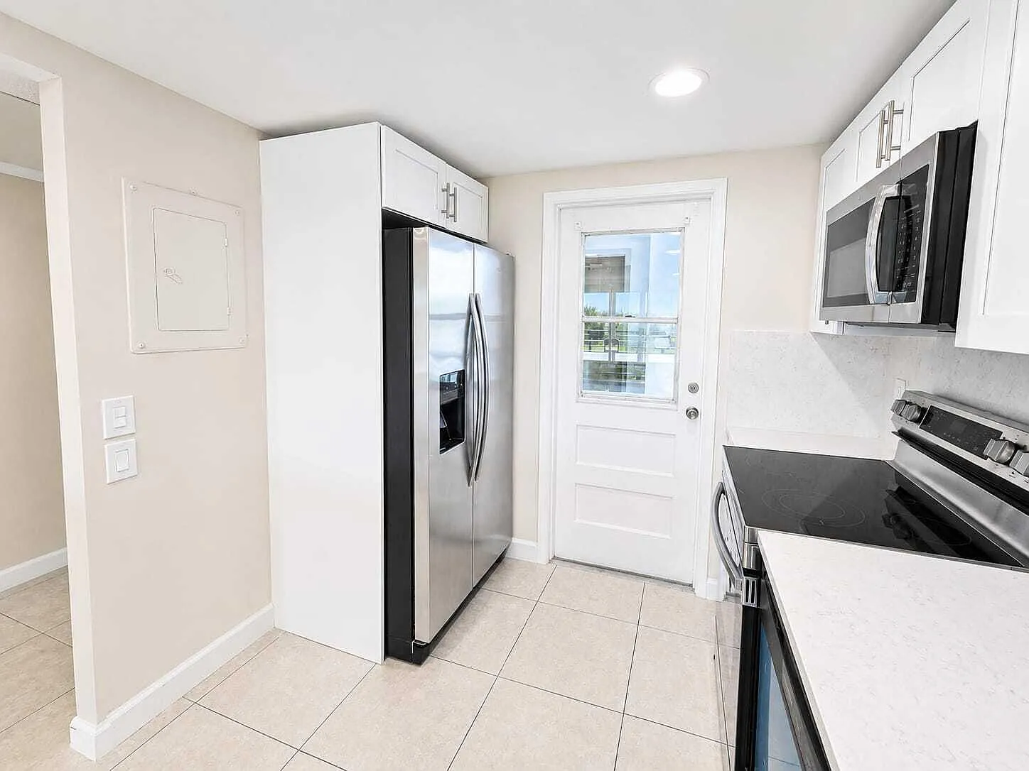 3 bed, 2.0 bath, 1390 sqft, $2,600 — Photo 3