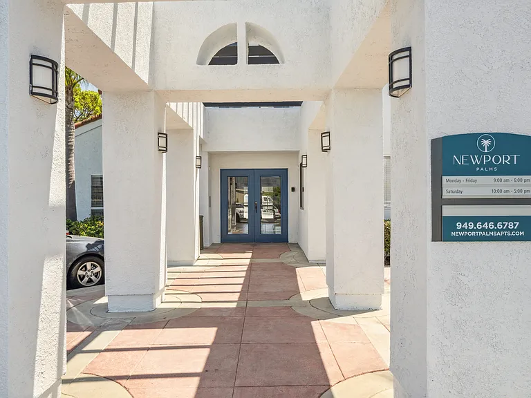 Newport Palms Apartments — Photo 16