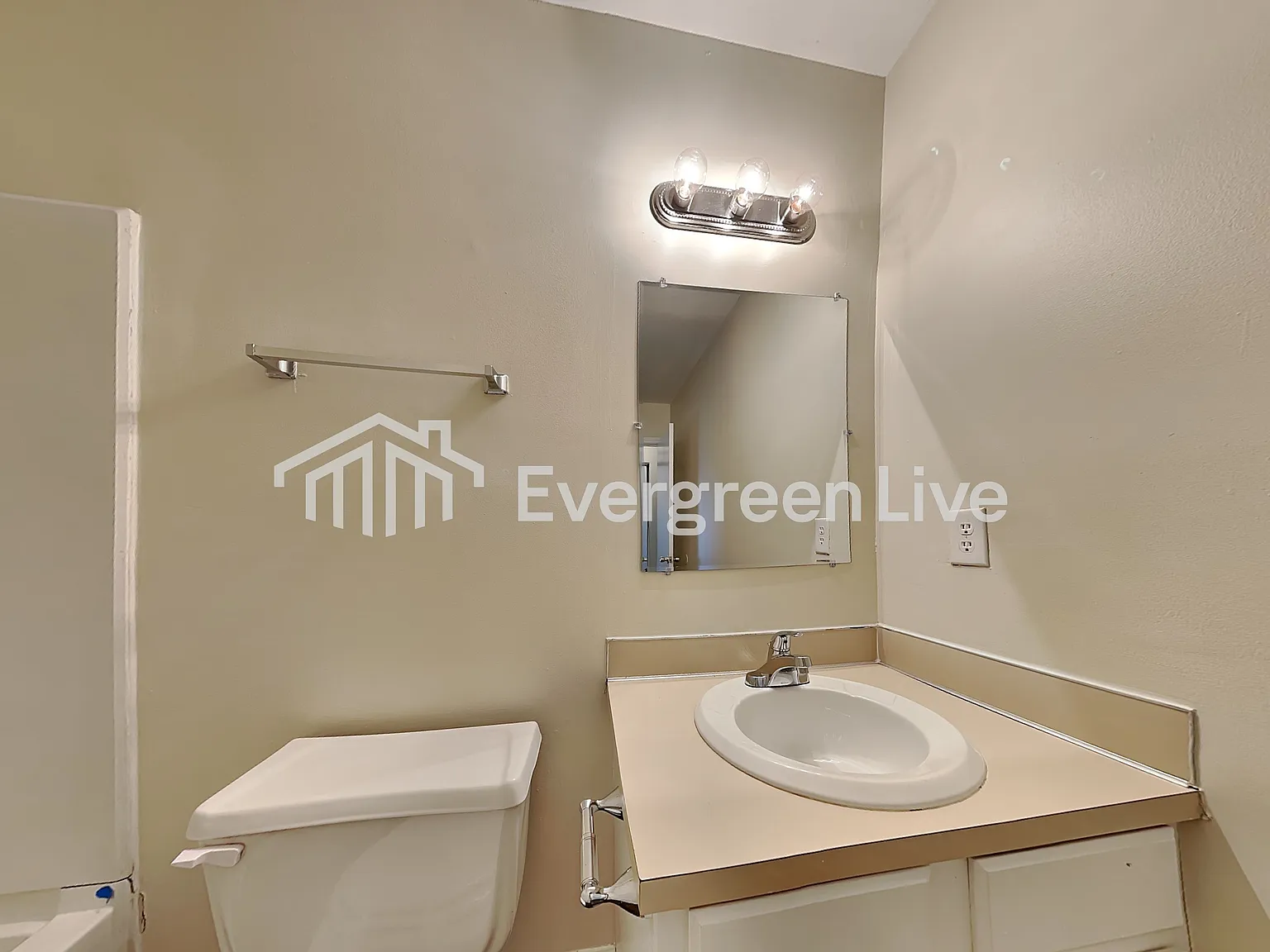 3 bed, 2.0 bath, 1128 sqft, $1,575 — Photo 4