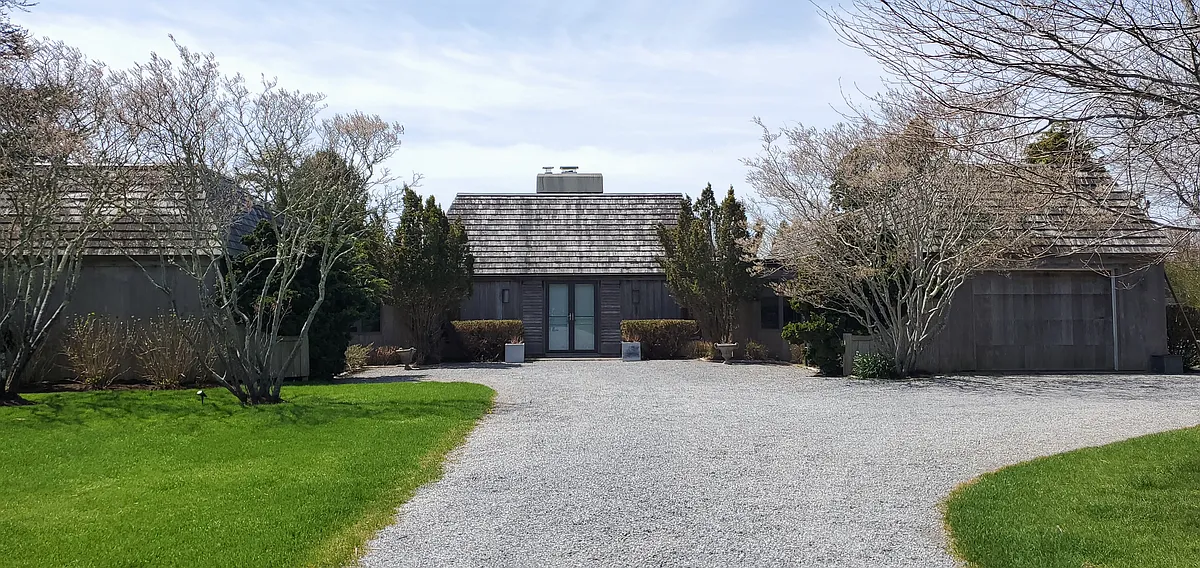 Building Photo - 262 Town Line Rd