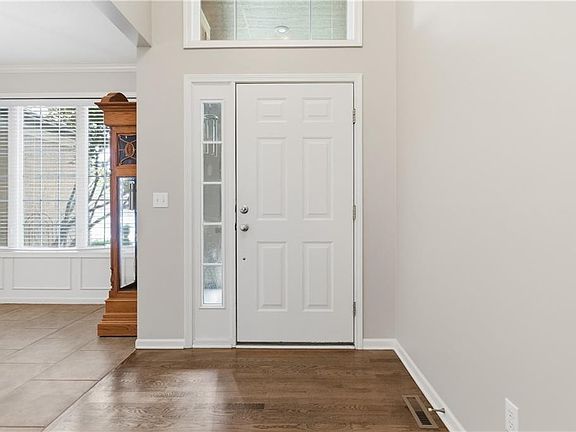 4th image of 225 NE Misty Meadow Dr