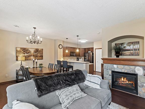 4th image of 15648 Emerald Dr N Unit 2