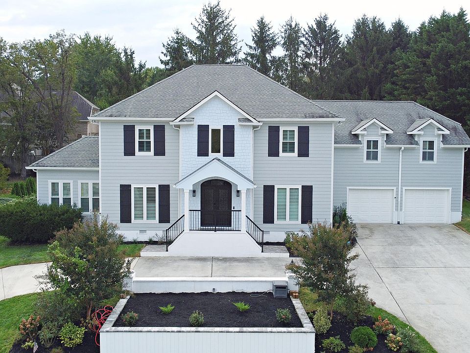 1st image of 922 SW Hayslope Dr