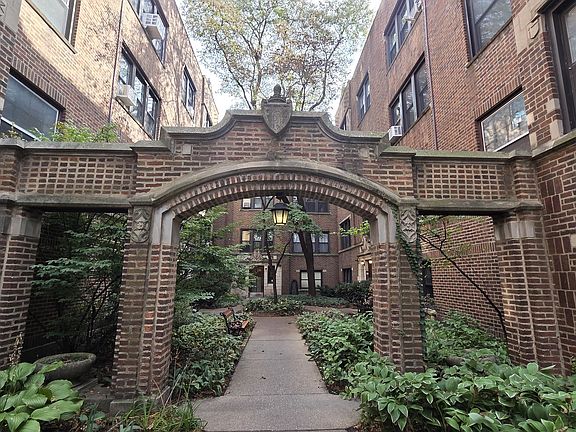 4th image of 5457 S Ingleside Ave APT 1E