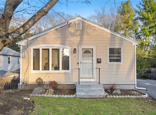 16 Ernest St, Smithfield, RI 02917