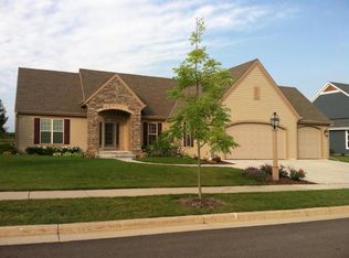 1528 Moccasin Trl, Waukesha, WI 53189