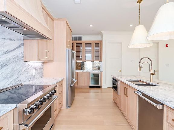 2nd image of 401 E Jackson Ave #1C