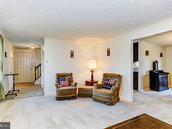 4th image of 211 Chimney Oak Dr