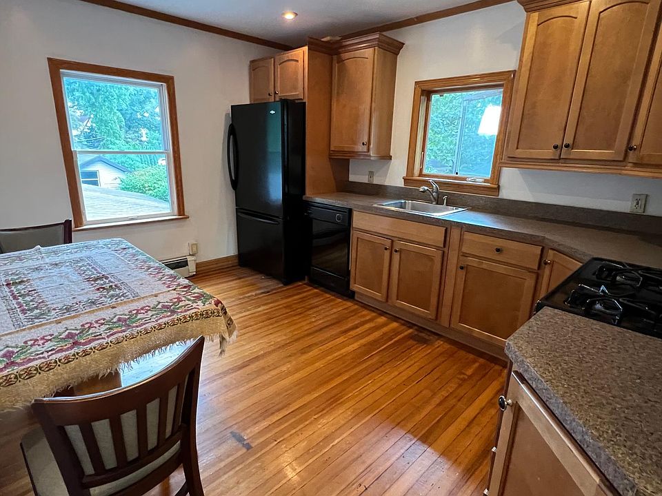 Eat in kitchen
