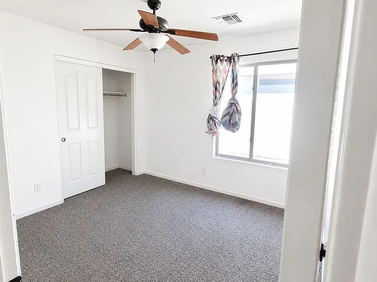 1096 W Desert Valley Dr — Photo 9