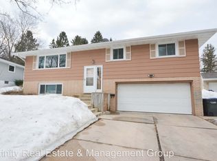 1352 21st St NW, Rochester, MN 55901