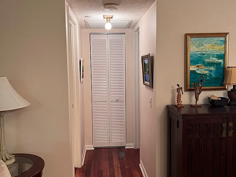 Hallway to second bedroom