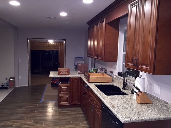 3rd image of 613 Fox Valley Dr