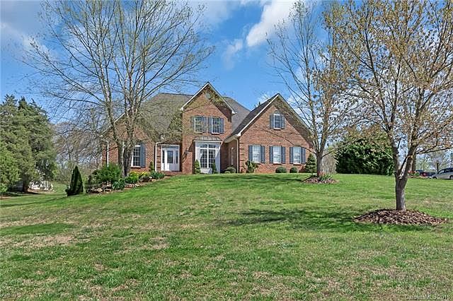 1st image of 236 Blueberry Hill Dr
