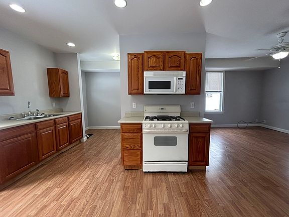 3rd image of 221 1/2 Grace St