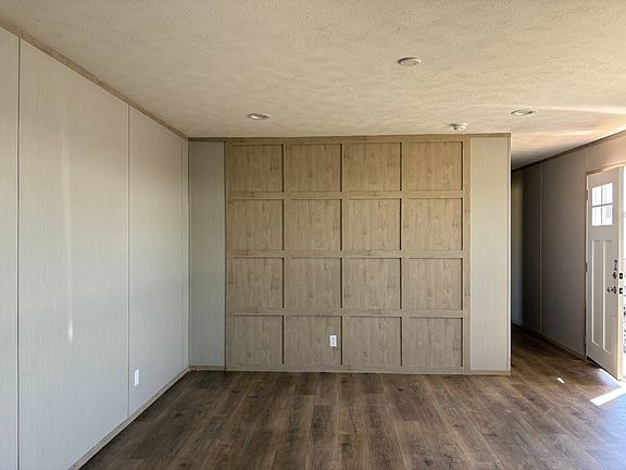 5th image of 2625 Finch Ave