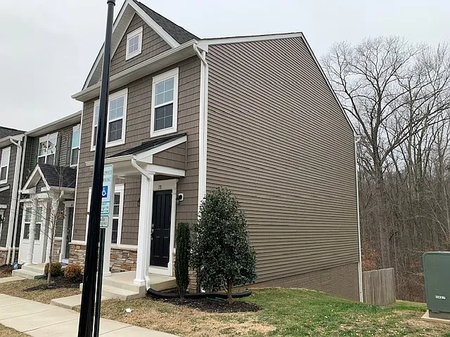 4 bed, 3.5 bath, 2160 sqft, $2,550 — Photo 2