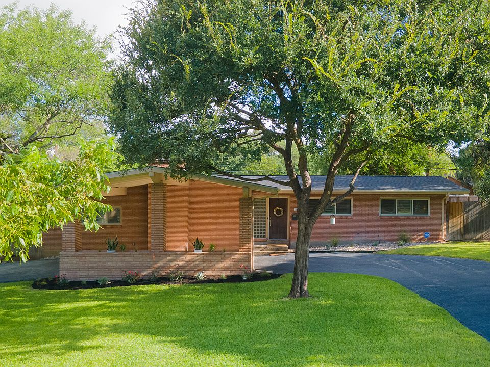 1st image of 111 Oakhurst Pl