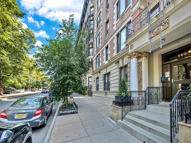 660 Riverside Dr #2F — Photo 7