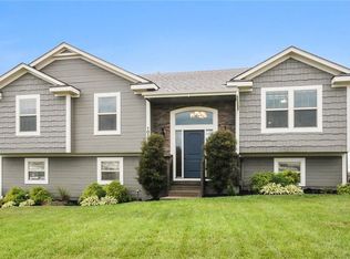 1013 Eve Orchid Dr, Greenwood, MO 64034