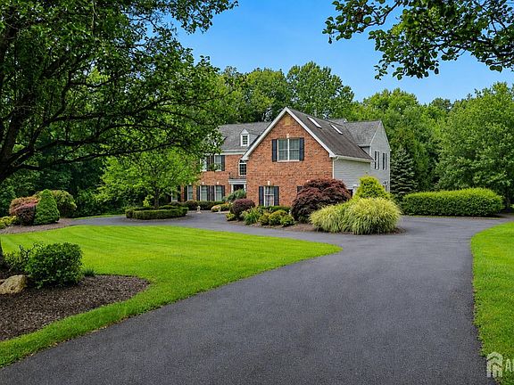 2nd image of 17 Spring Lake Dr