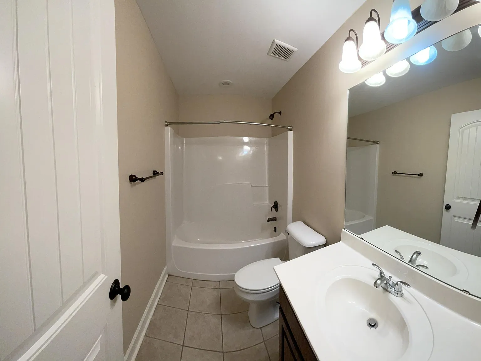 2 bed, 2.5 bath, 1478 sqft, $1,300 — Photo 3