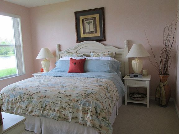 Master Bedroom w/ High End Mattress and linens