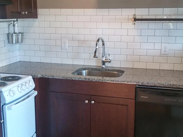 500 Hillkress Ave — Photo 4