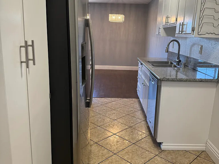 916 S Sherbourne Dr #205 — Photo 8