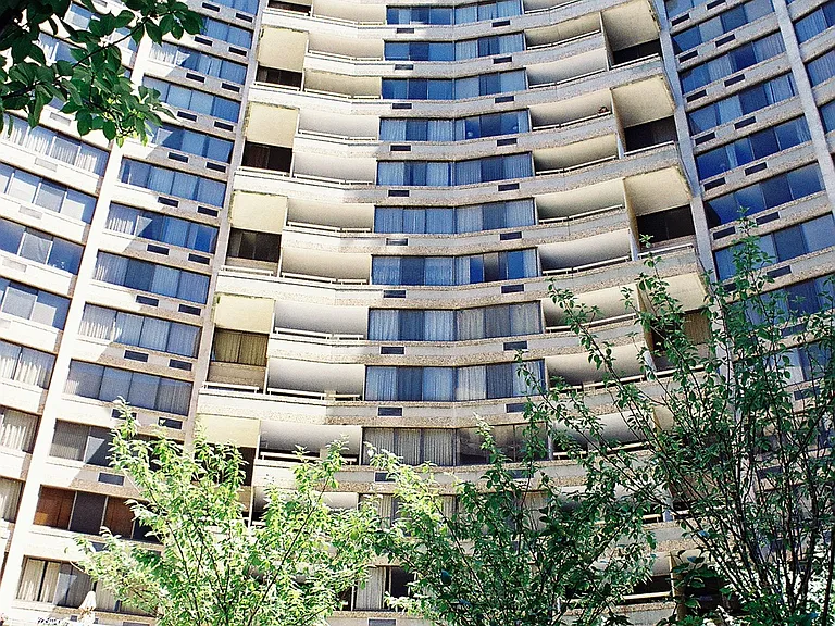 Hampton Plaza — Photo 3