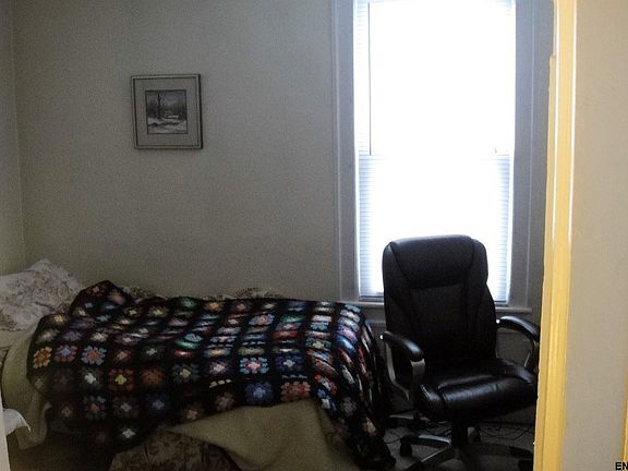 5th image of 40 John St